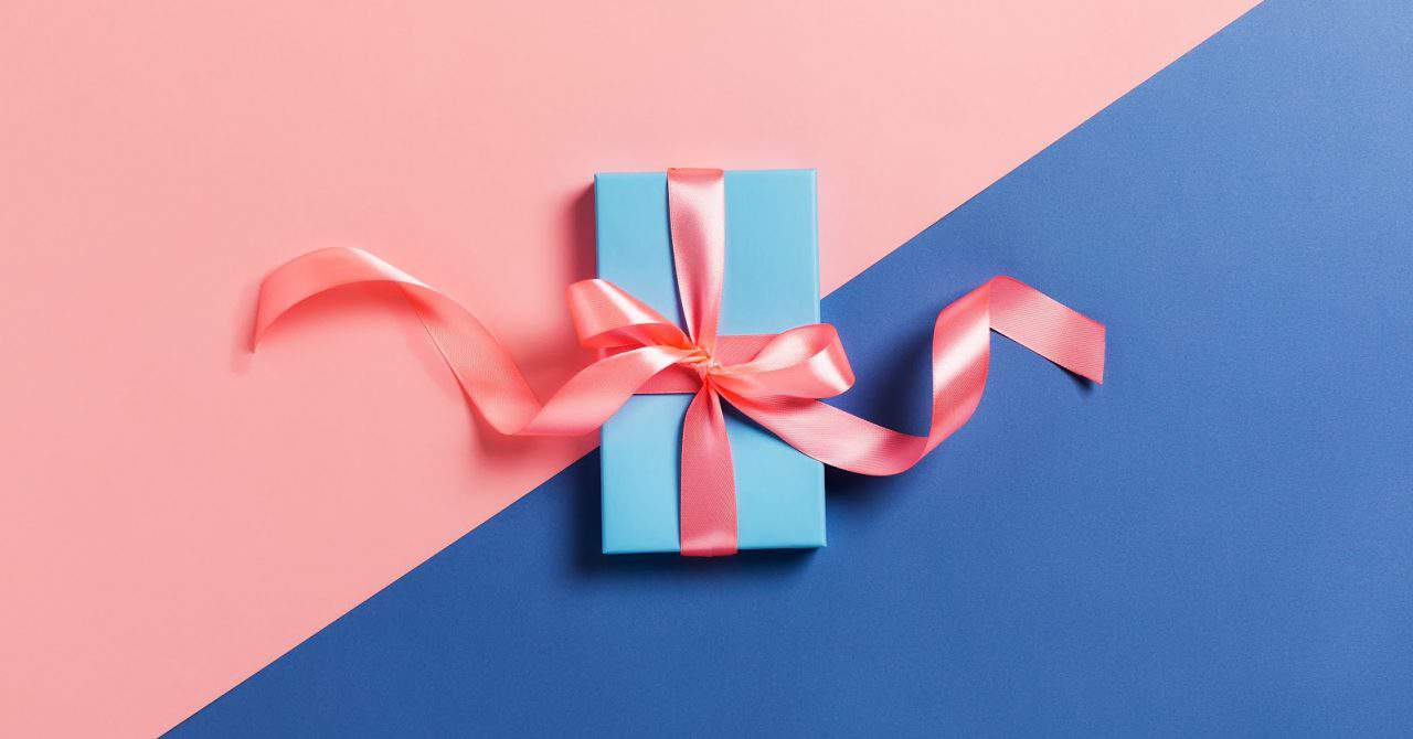 10 Meaningful First Anniversary Gifts For Gay Couples