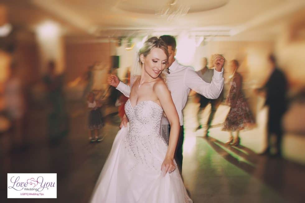 Top 140 of the Most Popular 70s Wedding Songs to Dance to