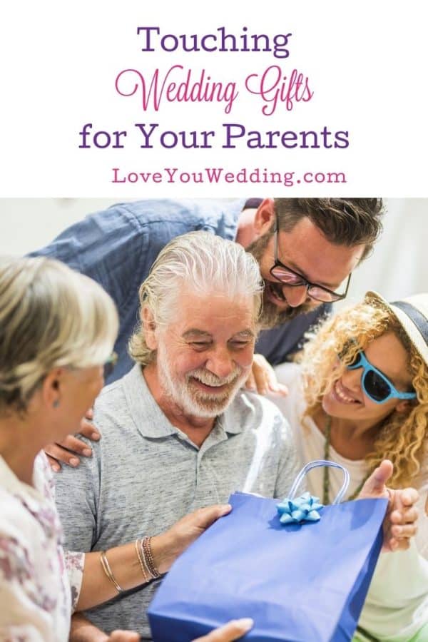 46 Touching Wedding Gifts for Parents (2022 Review Guide)