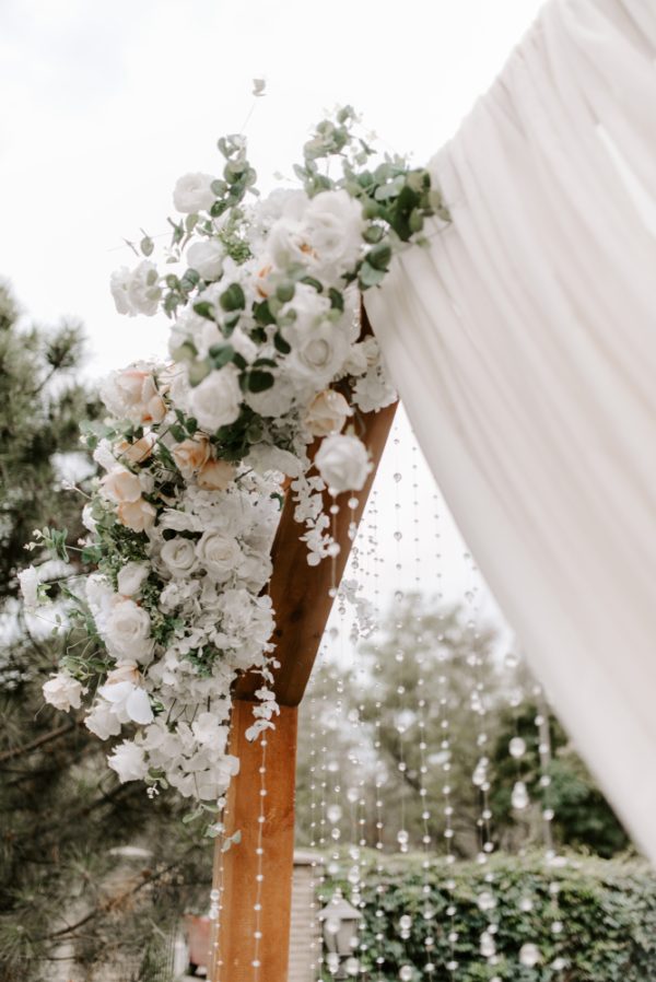 25 Of The Best Rustic Wedding Arch Ideas and Themes