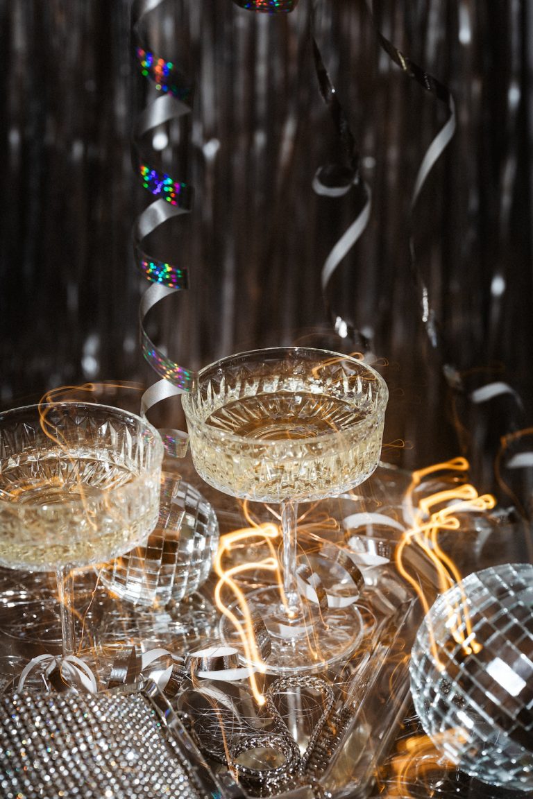 10 Awesome New Year's Eve Wedding Ideas