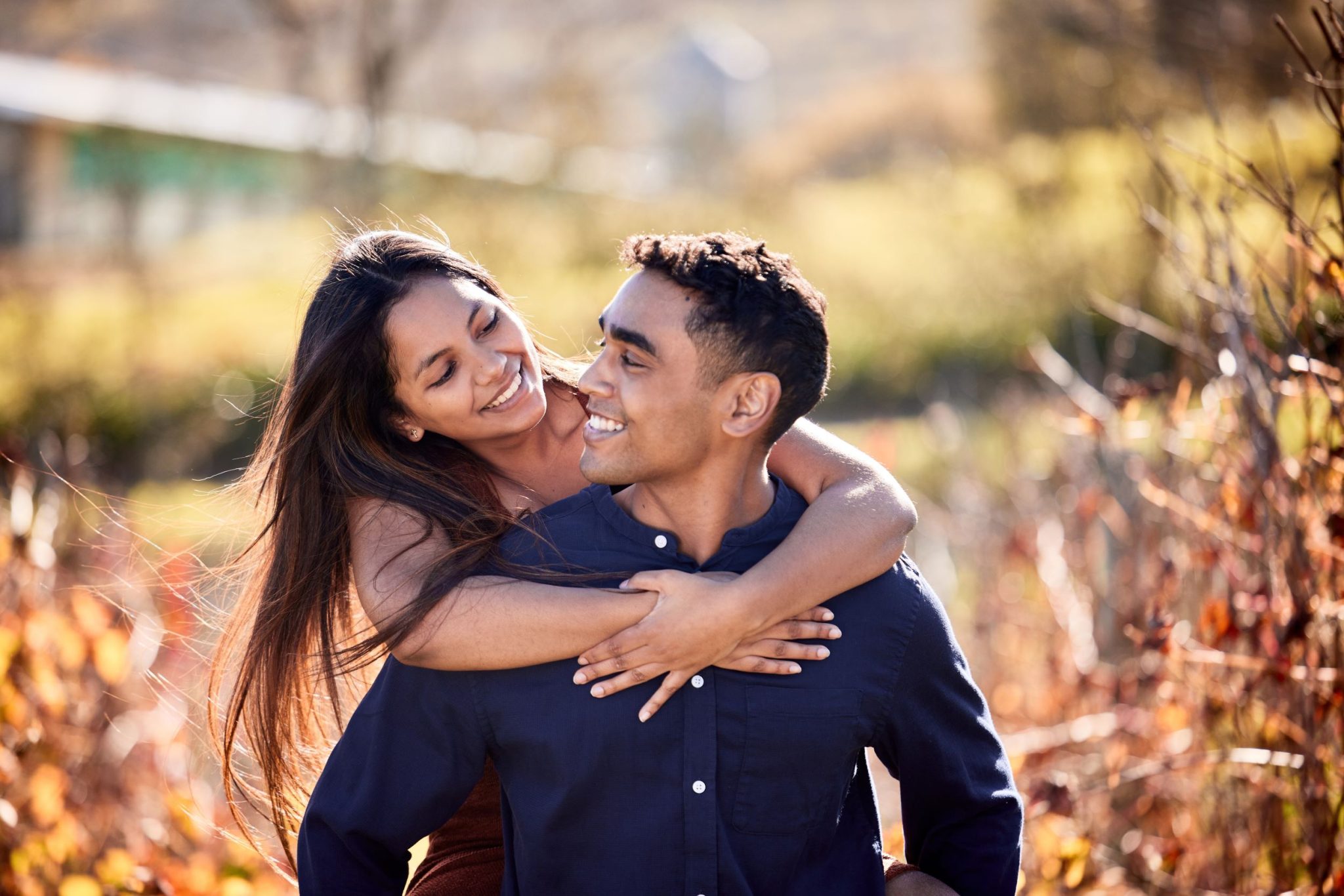 25 Outdoor Engagement Photo Ideas: Inspirations for A Perfect Shoot